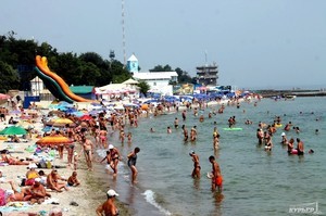 За курортный сезон на одесских пляжах спасли более тысячи людей