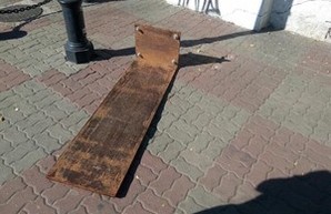 Опять вандалы крушат одесские памятники (ФОТО)
