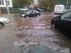 Как это было: Одессу затопило после дождя (ВИДЕО)