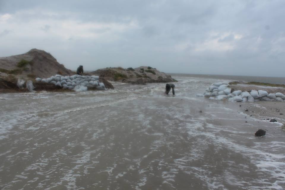Черное море размыло прорву в Тузловские лиманы 