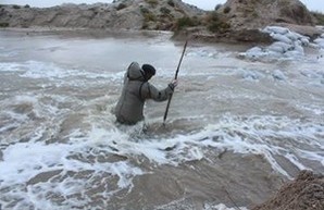 Черное море размыло прорву в Тузловские лиманы (ФОТО)