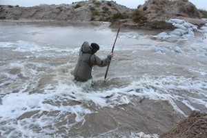 Черное море размыло прорву в Тузловские лиманы (ФОТО)