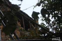 В Одессе под завалами рухнувшего дома погиб 21-летний парень. Женщина чудом осталась жива (ФОТО)