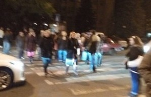 Жители обесточенных домов на Черемушках перекрывали дорогу