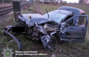В Ровенской области поезд столкнулся с иномаркой