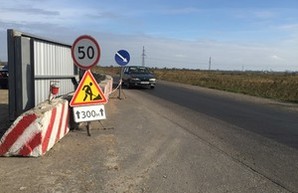 Продолжается капитальный ремонт дамбы Хаджибейского лимана (ФОТО)