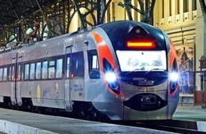 ЧП на железной дороге:  в двух скоростных поездах класса "Интерсити+" разбили окна.