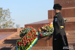 Торжественное возложение венков и цветов ко Дню освобождения Украины