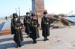 Торжественное возложение венков и цветов ко Дню освобождения Украины