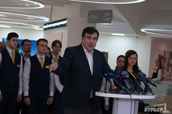Саакашвили считает, что его центр админуслуг не может работать из-за противодействия центральной власти (ФОТО)