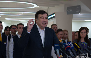 Саакашвили считает, что его центр админуслуг не может работать из-за противодействия центральной власти (ФОТО)