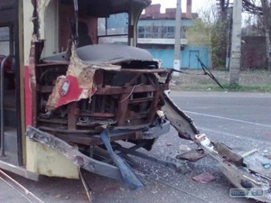 ДТП на одесской Пересыпи: фура врезалась в трамвай