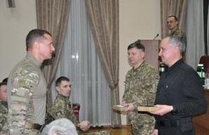 Сотрудники Одесского управления  СБУ получили спецавтомобили и ордера на квартиры (ФОТО)