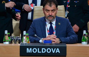 Порошенко согласен на создание "зеленого коридора" для российских войск. Министр обороны Молдовы едет в Одессу