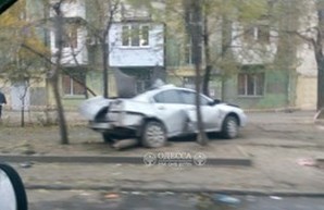 Отбойник не спасает: улица Среднефонтанская в Одессе остается местом постоянных аварий (ФОТО)