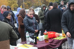Шашлыки, вино и музыка. Сейчас под одесской госадминистрацией "прощаются" с Саакашвили (ФОТО, ВИДЕО)