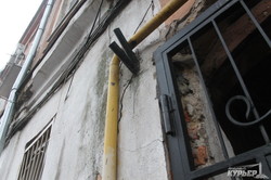 В Одессе рушится жилой дом, в котором проживает около ста человек (ФОТО, ВИДЕО)