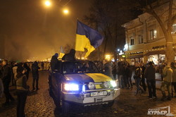 Одесса в огне: по городу прошли маршем футбольные фанаты (ФОТО)