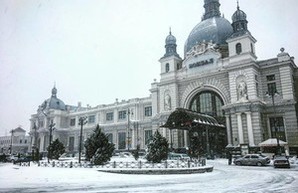 Львов уже укутало первым снегом (ФОТО)