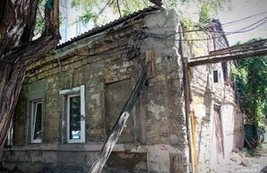 В Одессе снова рушится очередной старый дом