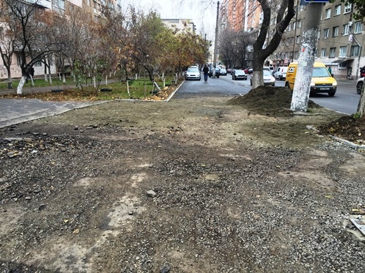 В Малиновском районе Одессы ведут работы по капремонту тротуара улицы Косвенной