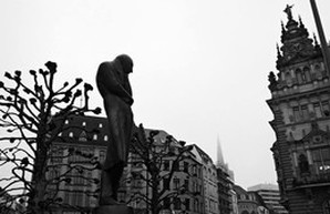 Ноябрьские выходные в Гамбурге. Черно-белый  город в снимках украинского фотографа (ФОТО)