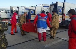 В Одессу прибыл борт с ранеными на Донбассе солдатами (ФОТО)