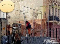 Возле знаменитого одесского дома-стены снова началась стройка (ФОТО)