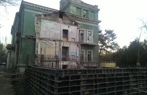 Разборки на Французком бульваре: незаконная стройка, полиция, дача Артура Анатры (ФОТО, ВИДЕО)
