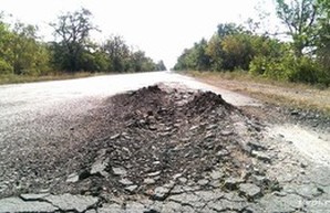 Жители Одесской области перекрыли дорогу, требуя ремонта