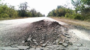 Жители Одесской области перекрыли дорогу, требуя ремонта
