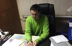 Одесский полицейский брал взятки за выдачу разрешений на оружие (ФОТО)