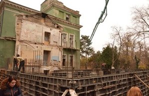 Одесситы снова остановили стройку у памятника архитектуры на Французском бульваре (ФОТО)