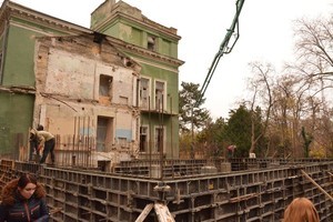 Одесситы снова остановили стройку у памятника архитектуры на Французском бульваре (ФОТО)