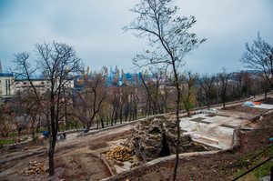 В Одессе продолжают превращать зеленую зону под Приморском бульваром в Стамбульский парк (ФОТО)