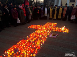 В Одессе зажгли свечи в память жертв Голодомора (ФОТО)