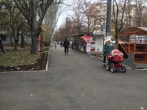 На одесской улице ремонтируют тротуар (фото)