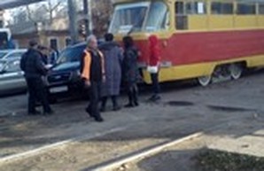 В Одессе иномарка влетела в трамвай