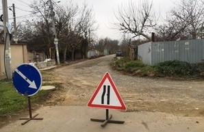 Возле мемориала 411-й батареи в Одессе укладывают асфальт (ФОТО)