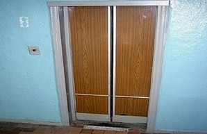 В Белгороде-Днестровском решением суда остановили неисправные лифты