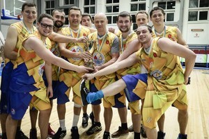 Как одесские депутаты против чиновников в баскетбол играли (ФОТО)