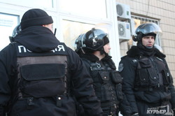 Под Приморской райадминистрацией полиция избила двух активистов (ФОТО, ВИДЕО)