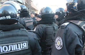 Под Приморской райадминистрацией полиция избила двух активистов (ФОТО, ВИДЕО)