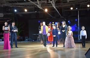 Ярмарка тщеславия: некоторых одесситов наградили "Народным признанием-2016" (ФОТО)