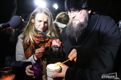 Вифлеемский огонь мира привезли в Одессу (ФОТО)