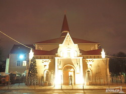 Одесские протестанты рассказали о рождественских традициях и зажгли огни на одном из храмов (ФОТО)