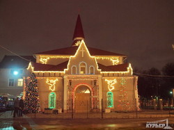 Одесские протестанты рассказали о рождественских традициях и зажгли огни на одном из храмов (ФОТО)