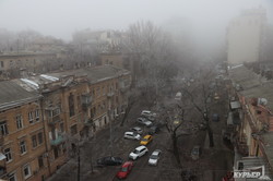 Туман укутал Одессу: Приморский бульвар и морвокзал (ФОТО)
