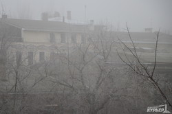 Туман укутал Одессу: Приморский бульвар и морвокзал (ФОТО)