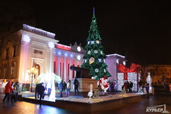 Новогодняя Одесса в огнях и ярких красках (ФОТО)